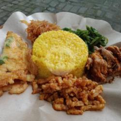 Nasi Kuning Ikan Tuna Pedas   Telur Dadar