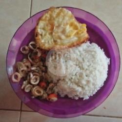 Nasi Putih  Cumi Asin,  Telur Ceplok