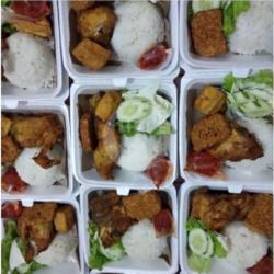 Nasi Uduk ,orek Bihun Kentang Mustopa