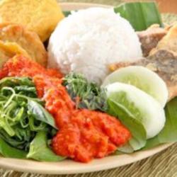 Nasi Tempong Ikan Asin Sambel Mateng