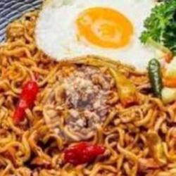 Mie Judes Gepuk   Telur