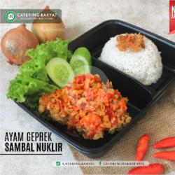 Nasi Chicken Crispy Sambal Nuklir   Kentang Mustofa