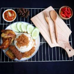 Nasi Uduk Ayam Serundeng