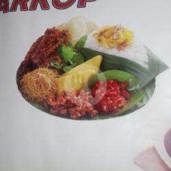 Nasi Uduk Semur Jengkol, Orek, Bihun Goreng