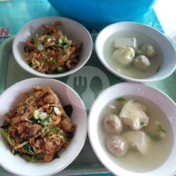 Mie Yamien Ayam Jamur Komplit