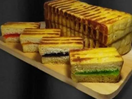 Roti Bakar Bandung Maknyuss Baruga, Jln Kapt,Piere Tendean Baruga