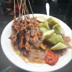 Sate Ayam   Lontong
