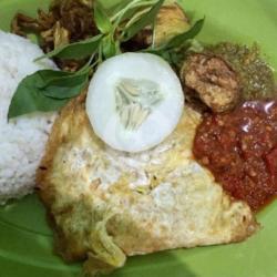 Penyetan 4t (tahu Tempe Terong Telur Ikan Asin)