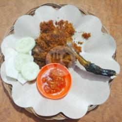 Bebek Paha Goreng Rempah   Lalap   Sambal