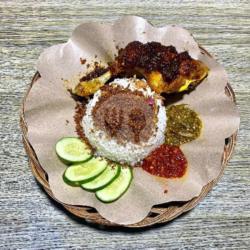 Nasi Ayam   Tahu Tempe Sambal Ijo Bumbu Hitam