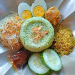 Nasi Uduk Ijo Telor Serundeng