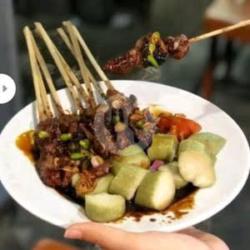 1 Porsi Sate Ayam Campur   Lontong Bumbu Kecap