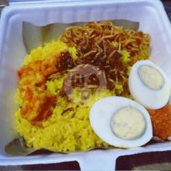 Nasi Kuning Telur Bulat