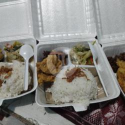 Nasi Ayam Saus Pedes