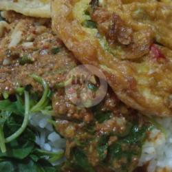 Nasi Pecel Lauk Telor Goreng