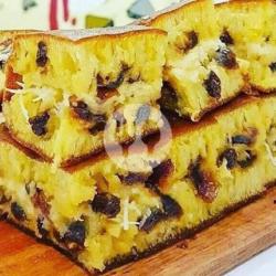 Martabak Jumbo Kismis Keju Kacang