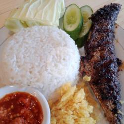 Nasi Ikan Tenggiri Bakar Komplit