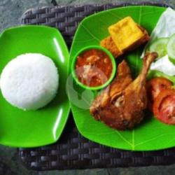 Nasi Ayam Goreng( Paha/dada) Tempe