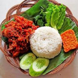 Nasi Ayam Geprek   Tempe Samba Lalapan