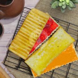 Roti Bakar Srikaya   Strawberry