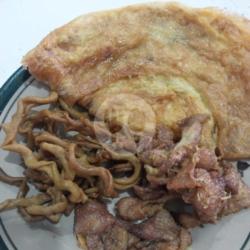 Usus,kulit Dan Telur Goreng Sambal Ijo