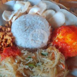 Nasi Uduk Telur Mata Sapi Sambal