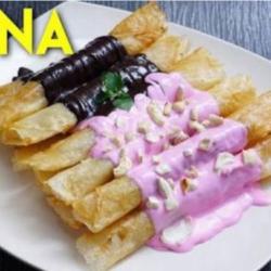 Banana Roll Coklat Strawberry