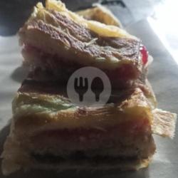 Roti Bakar Special Mix Kacang Strawberry