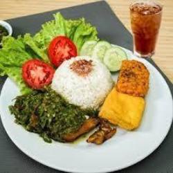 Gepuk Dada Tempe Nasi Sambel Ijo Teh Manis Dingin Lalapan
