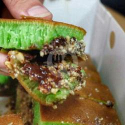 Martabak Pandan Kismis Coklat