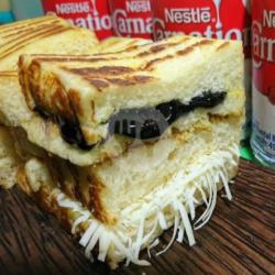 Roti Bakar Selai Blueberry Keju