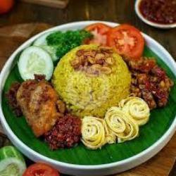 Nasi Kuning Semur Telor Kentang Mie Goreng