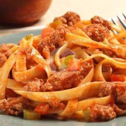 Fettucini Bolognaise Topping Keju Parut