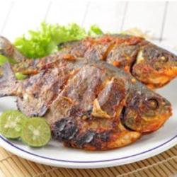 Nasi Ikan Bawal Bakar Bumbu Matah