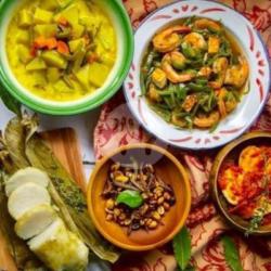 5 Porsi Lontong Sayur   Sambel Telur