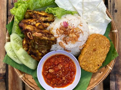 Pecel Lele Dan Ayam Beda Rasa, Jalan Banteng No.66