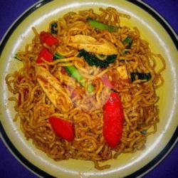 Mie Sosis Pedas Manis