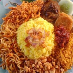 Nasi Kuning,ayam Sisit,telor Goreng,perkedel Kentang,tempe Manis Kacang Saur Dan Mie Goreng