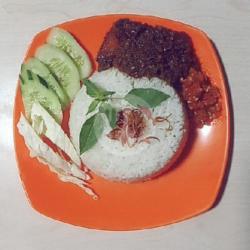 Nasi Bebek Goreng(dada) Bumbu Sambal Merah Pedas Kol Timun Kemangi