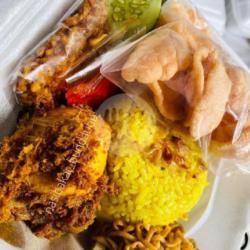 Nasi Kuning Ayam Goreng Rempah