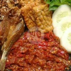 Sego Sambel Ikan Asin Gurih Telor Dadar