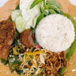 Nasi Campur Ayam Laos