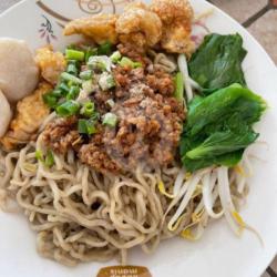 Bakmi Bangka Babi Komplit