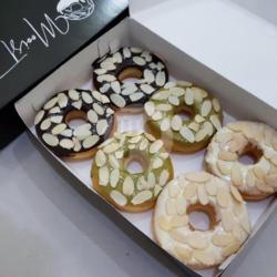 Donat Susu Almond Lovers 1/2 Lusin