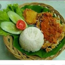 Ayam Gebrek Nasi Tempe Lalapan