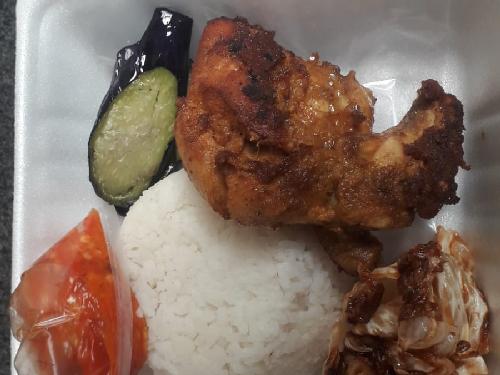 Ayam Bakar Mercon Dan Ayam Saos Padang, Akasia