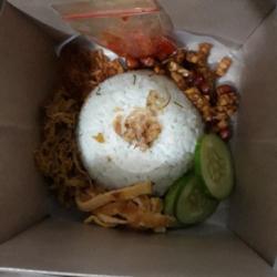 Nasi Uduk Daun Jeruk