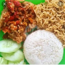 Indomie Goreng Ayam Geprek Nasi (sambal Bawang)