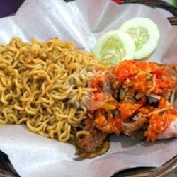 Indomie Ayam Goreng Kremes