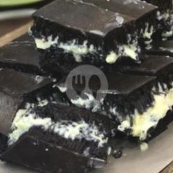 Terang Bulan Black Forest Susu Keju Cokelat